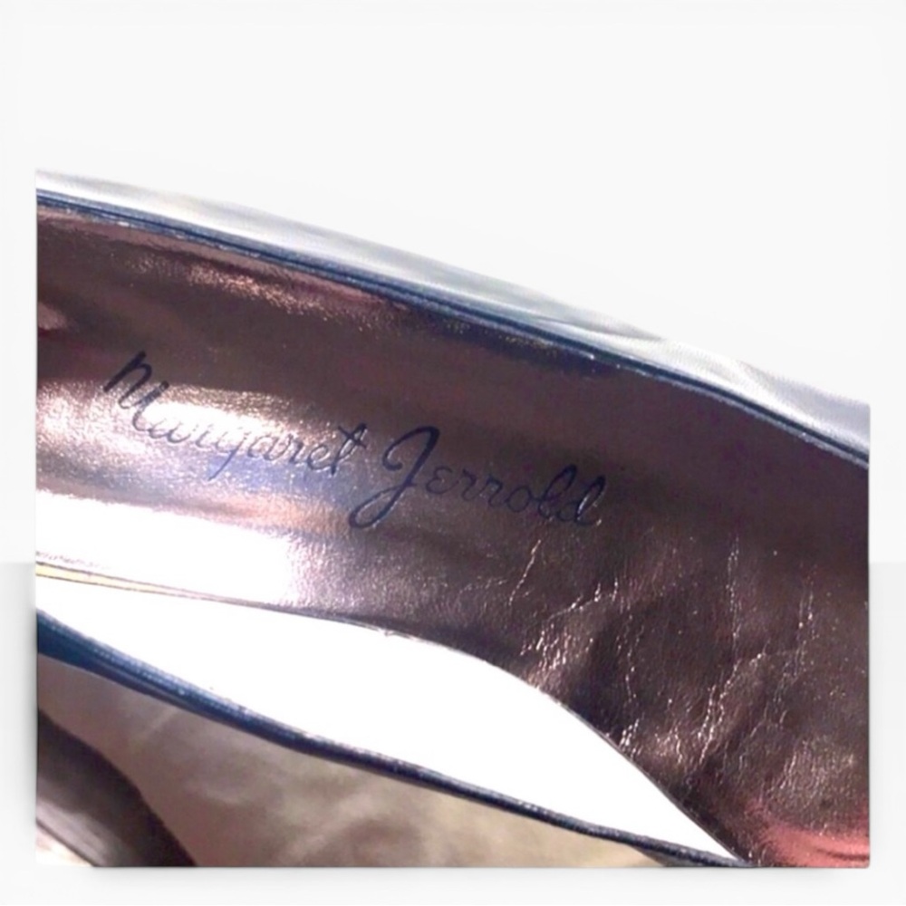 MARGARET JERROLD Vintage black pumps with Red Green Gold Accents & Gold Studs 9 - Picture 7 of 8